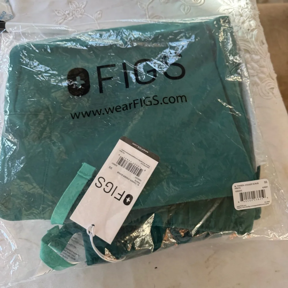 FIGS Tanson jogger scrub men’s small short length.
